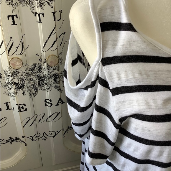 Top - Picture 2 of 6